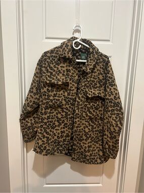 bundle of 2 leopard items! wild fable Shacket in size m + NWT vest in size s